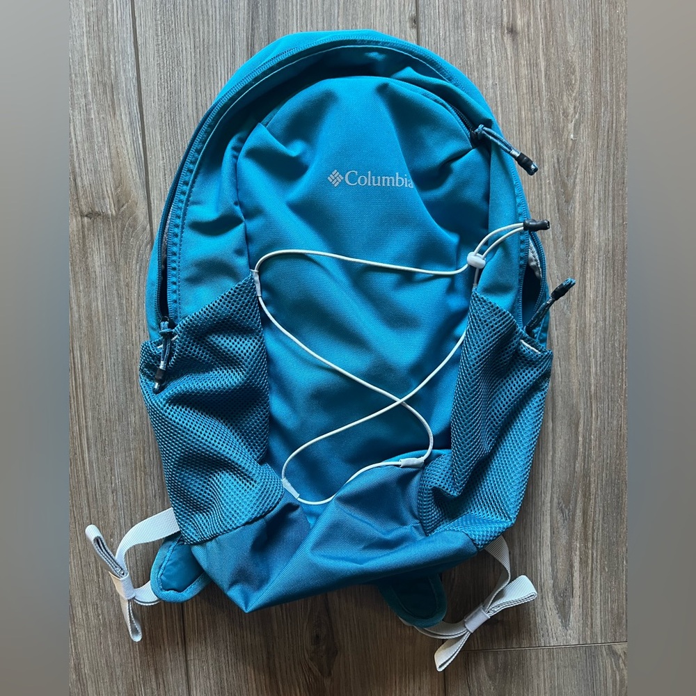 Like NEW Columbia Unisex Atlas Explorer Backpack, Deep Marine/Cave Water